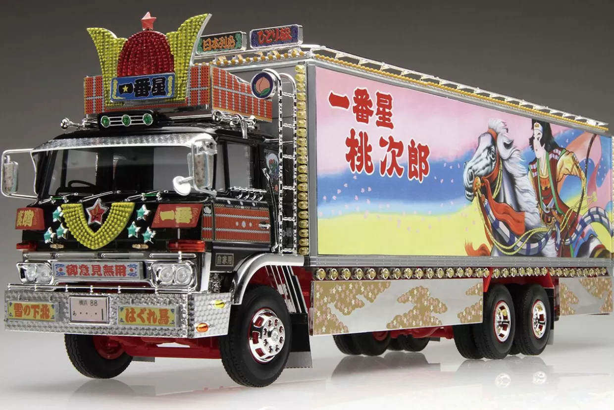 Clearance Aoshima Decoration Truck 1/32 Ichiban Boshi Otoko Ippiki Momojiro Plastic Model