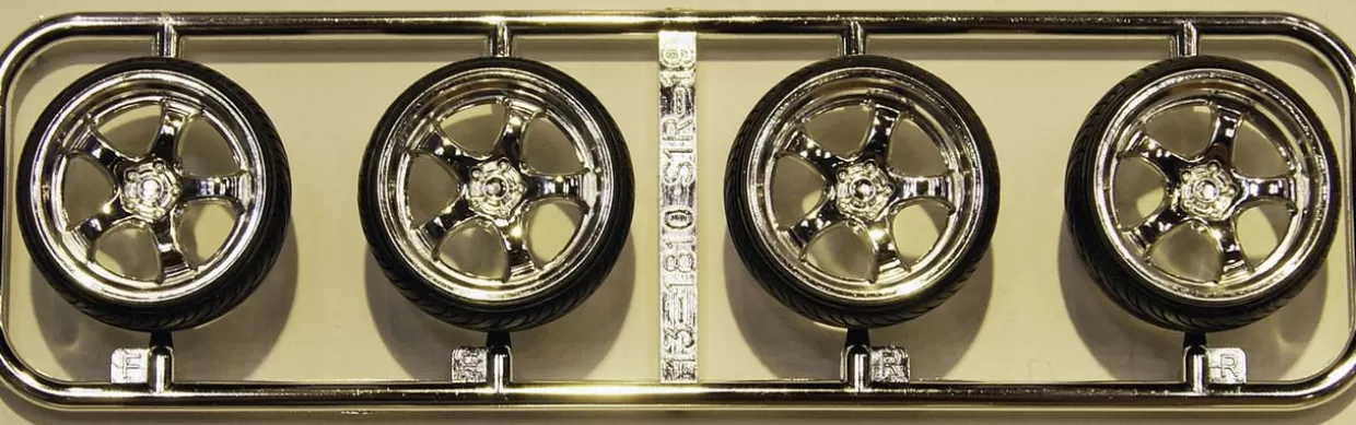 Fashion Aoshima Tuned Parts 1/24 Work Meister S1R 19Inch Tire & Wheel Set