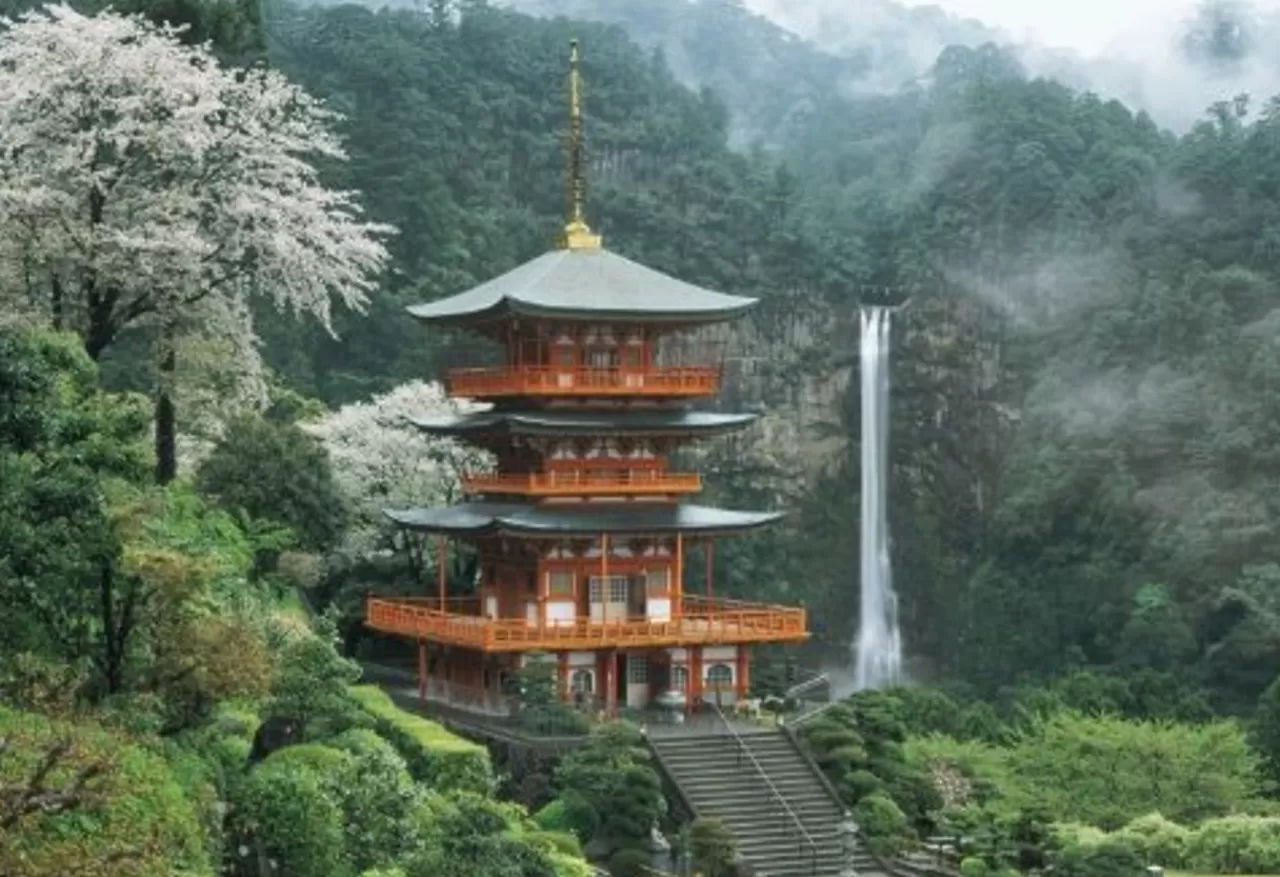 Apollo-Sha Jigsaw Puzzle 48-703 Sacred Sites And Pilgrimage Routes In The Kii Mountain Range Seiganto-Ji Japan (300 Pieces)