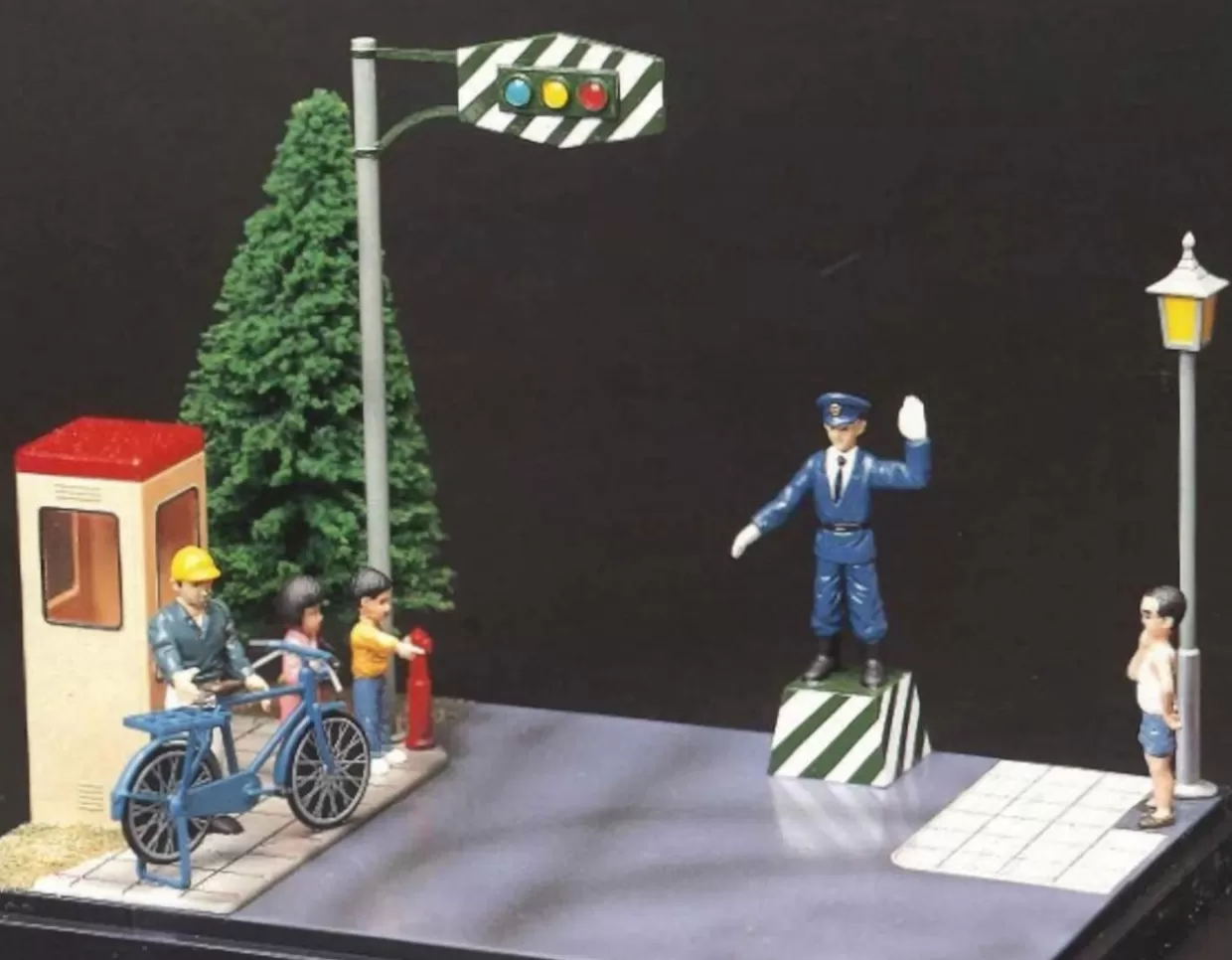 Fashion Arii 1/32 Nostalgic Showa Diorama Kit Cross Walk Plastic Model