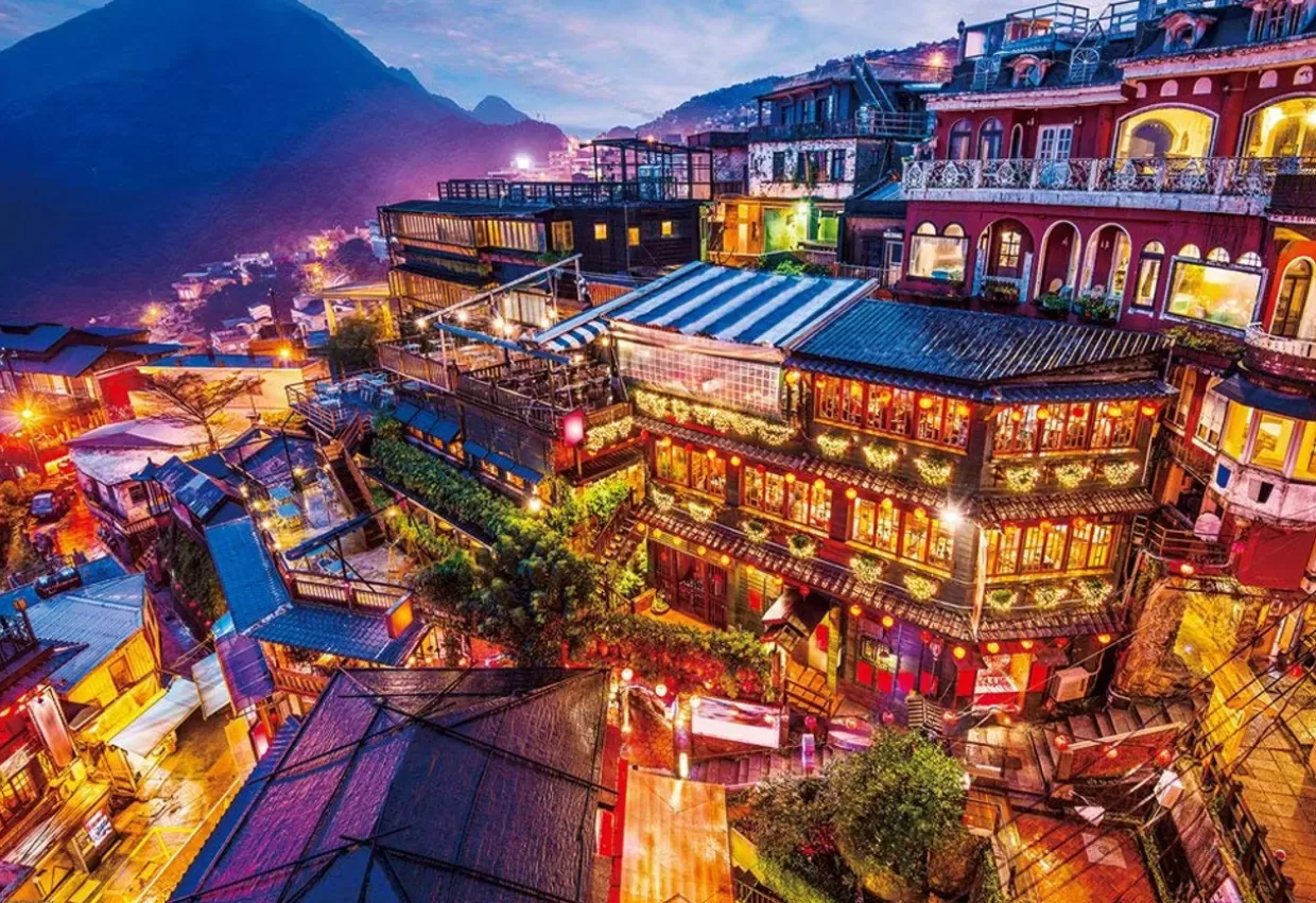 Fashion Beverly Jigsaw Puzzle 83-086 Glow In The Dark Evening Jiufen (300 Pieces)
