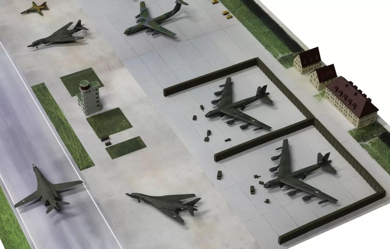 Shop Pit-Road 1/700 U.S. Air Force Guam Andersen Base (1980S) Plastic Model