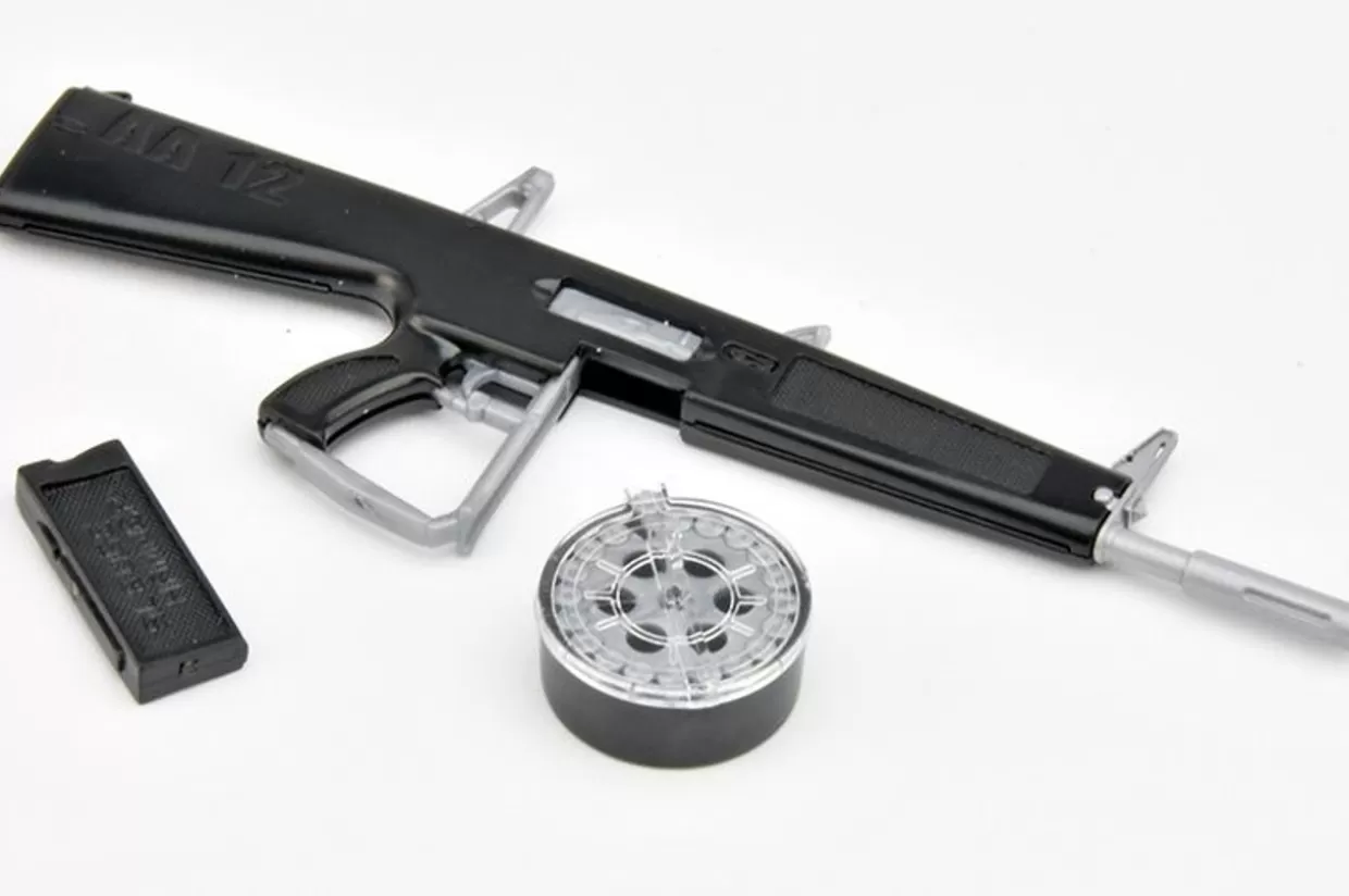 Shop Tomytec Military Series 1/12 Little Armory Resident Evil: Death Island Weapons Type 1 Leon S. Kennedy Plastic Model
