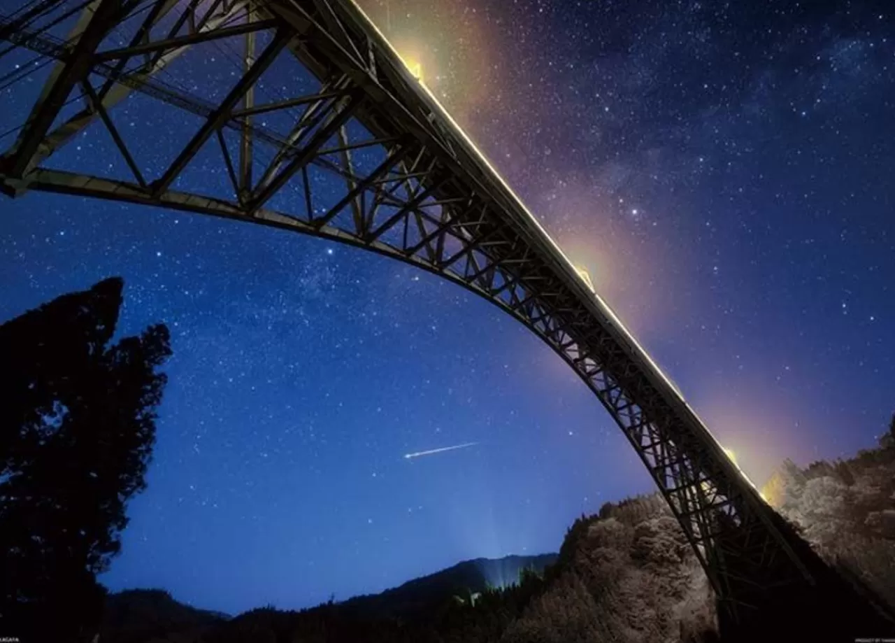 Yanoman 05-1073 Jigsaw Puzzle Seiun Bridge And Amano River, Meteor In Miyazaki (500 Pieces)